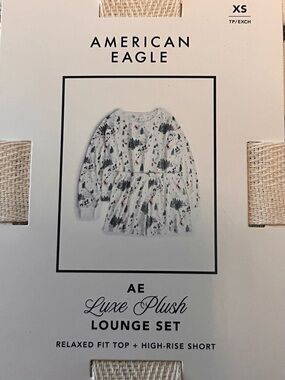 American Eagle Outfitters Cream Plush Lounge Set with Green Trees & Red Skiers